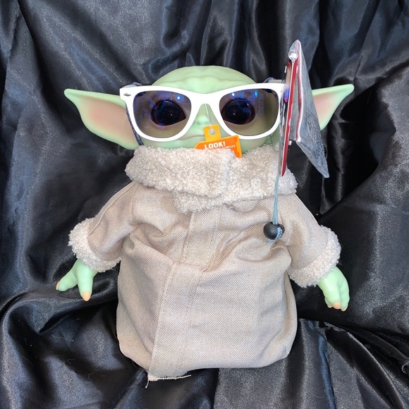 NWT Star Wars R2D2 Wayfarer Sunglasses w/ pouch - Picture 4 of 9